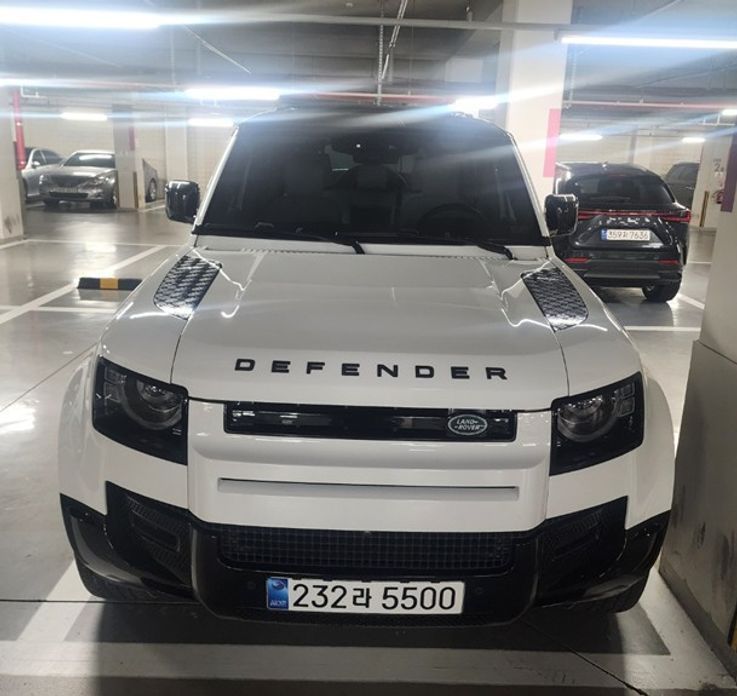 Land Rover Defender 2025