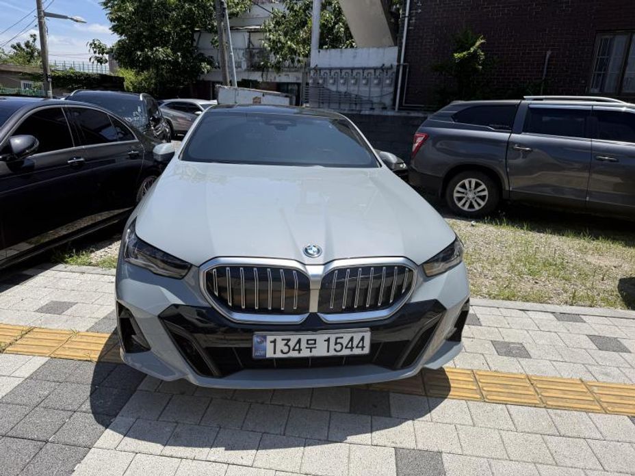 BMW 5-Series 2025