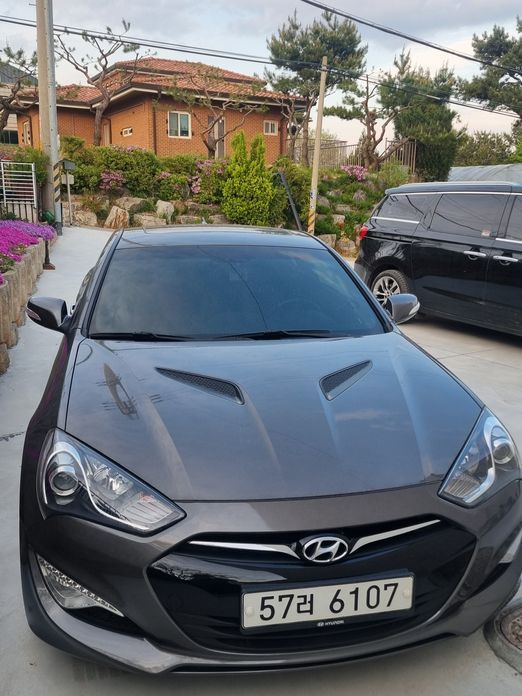 Hyundai Genesis 2012