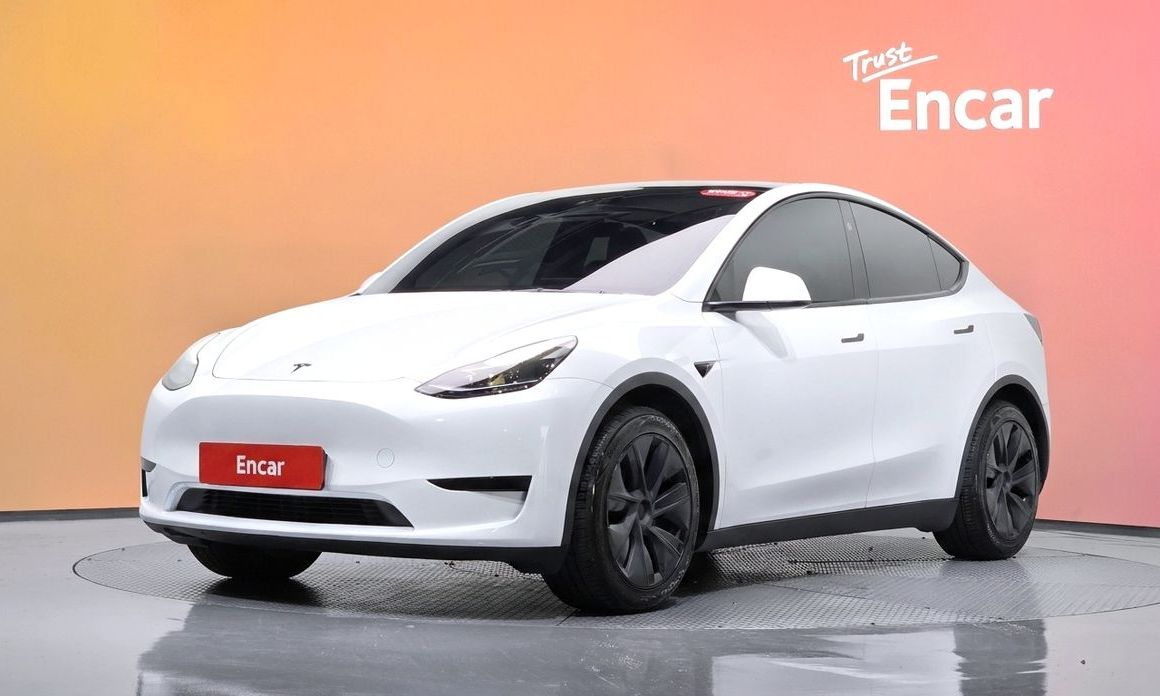 Tesla Model Y 2024