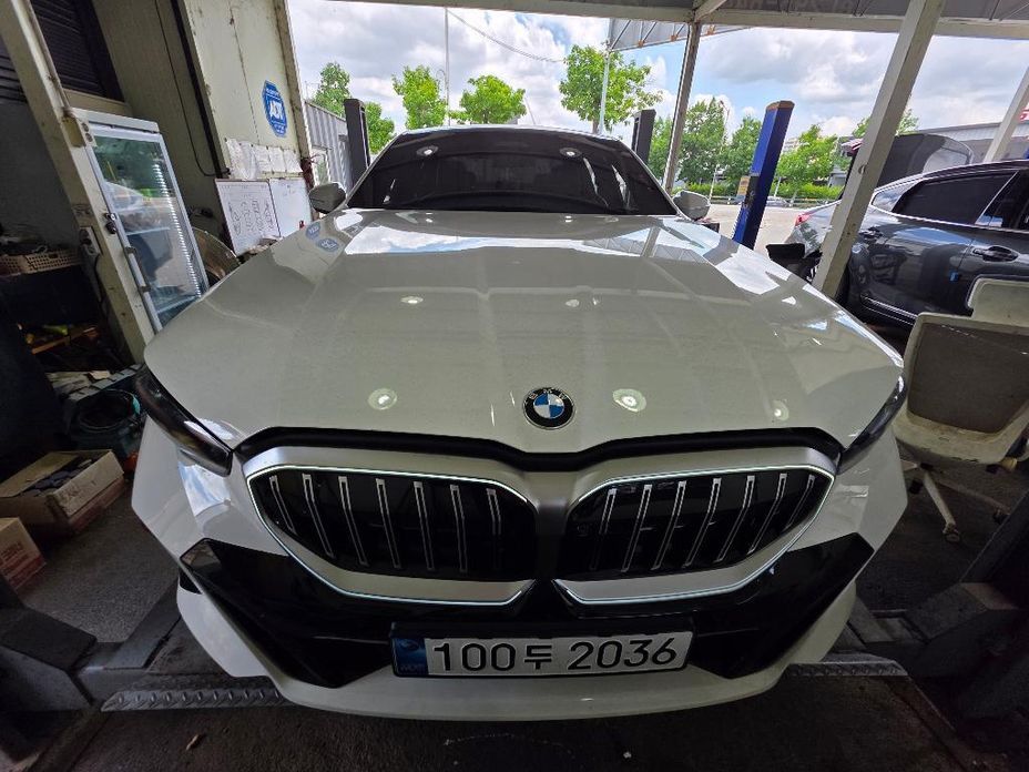 BMW 5-Series 2025