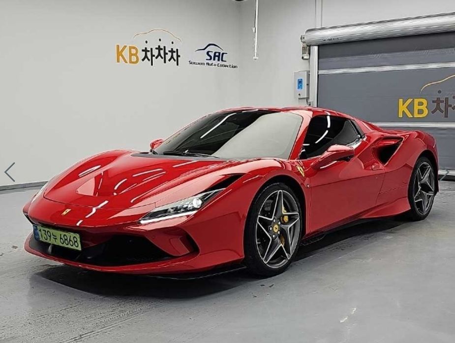 Ferrari F8 2021