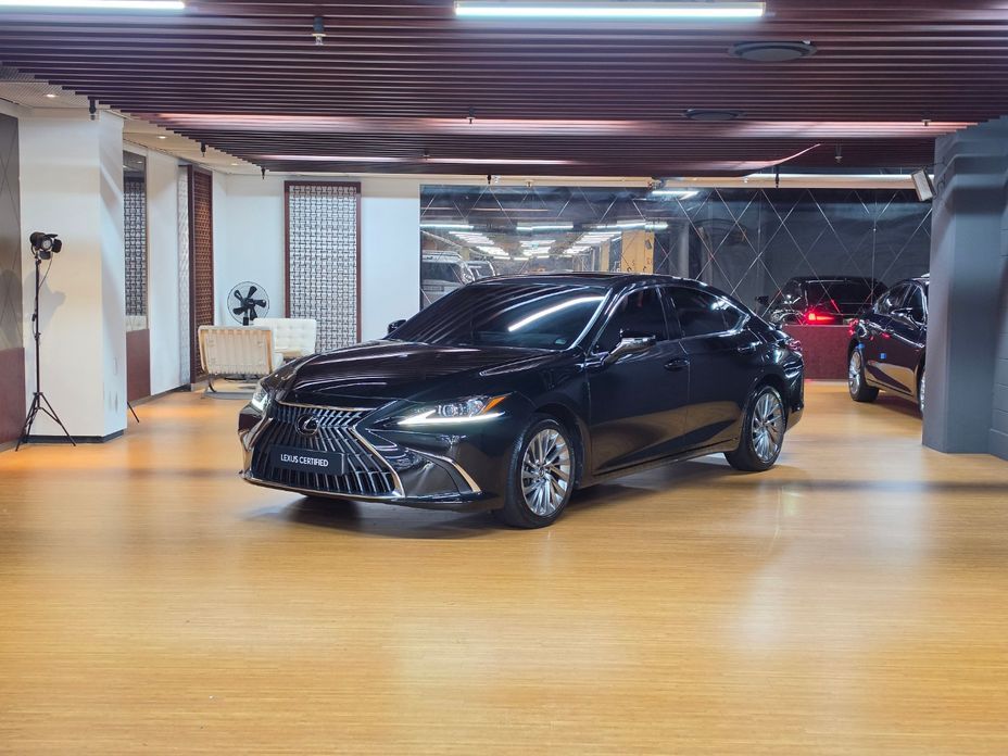 Lexus ES 2023