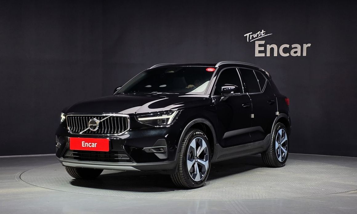 Volvo XC40 2025