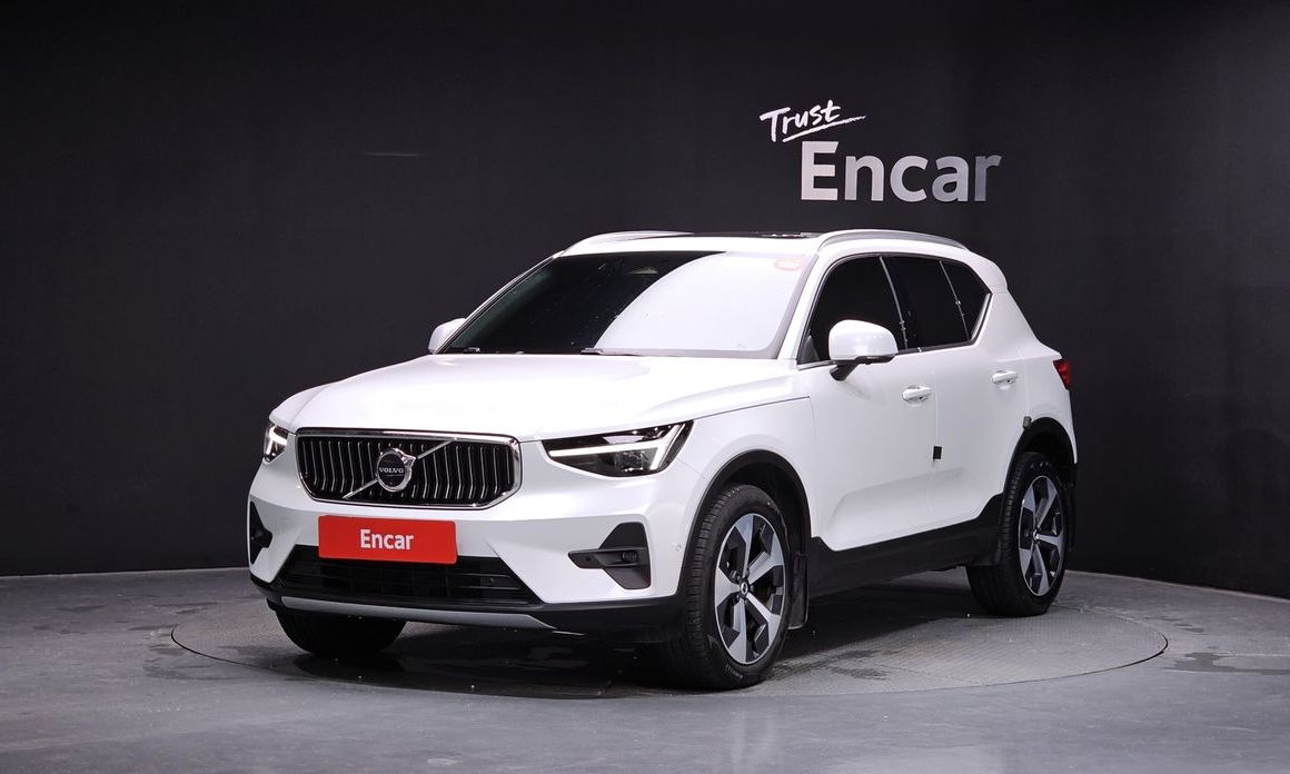Volvo XC40 2025