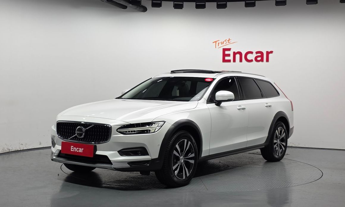 Volvo V90 2025