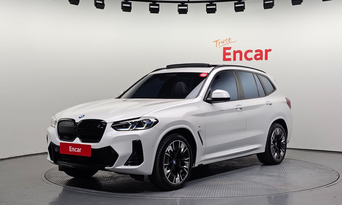 BMW iX3 2025