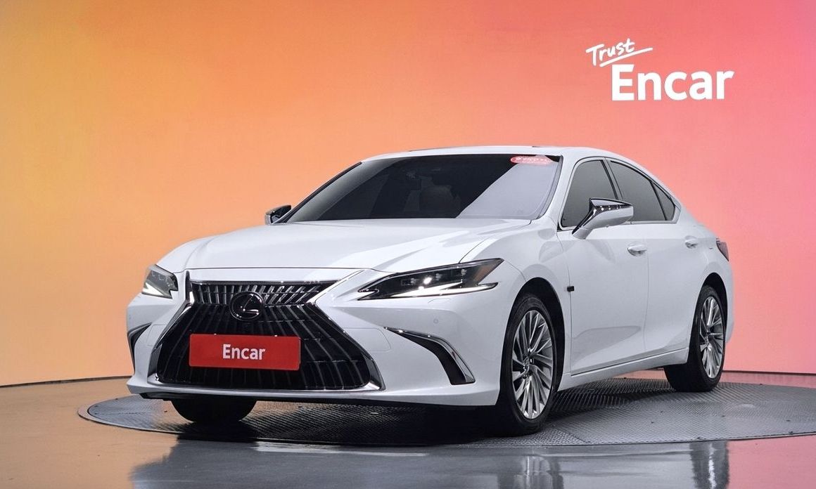 Lexus ES 2025