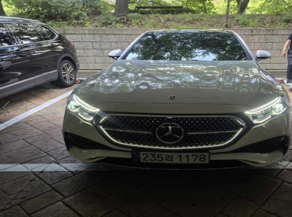 Mercedes-Benz E-Class 2024