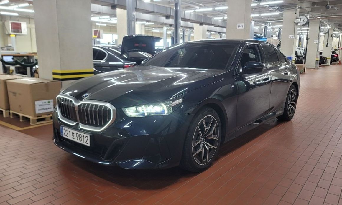 BMW 5-Series 2024
