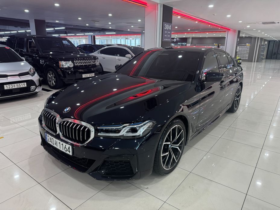 BMW 5-Series 2023