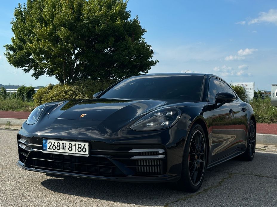 Porsche Panamera 2021
