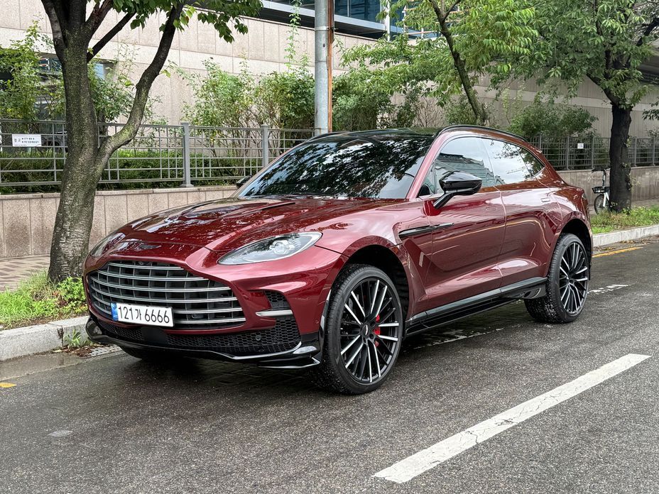 Astonmartin DBX 2023