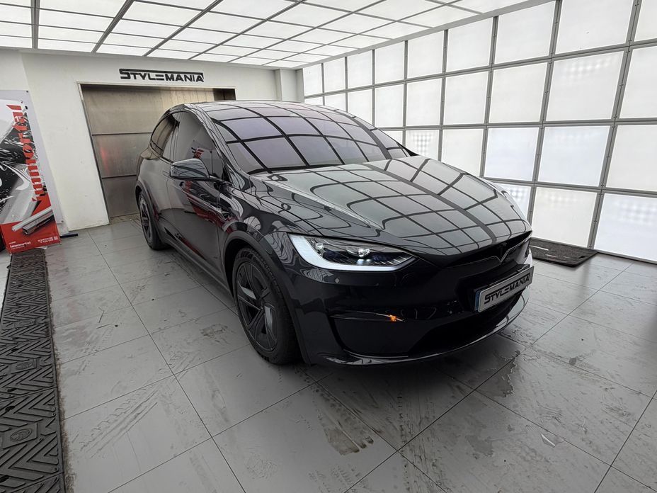 Tesla Model X 2026