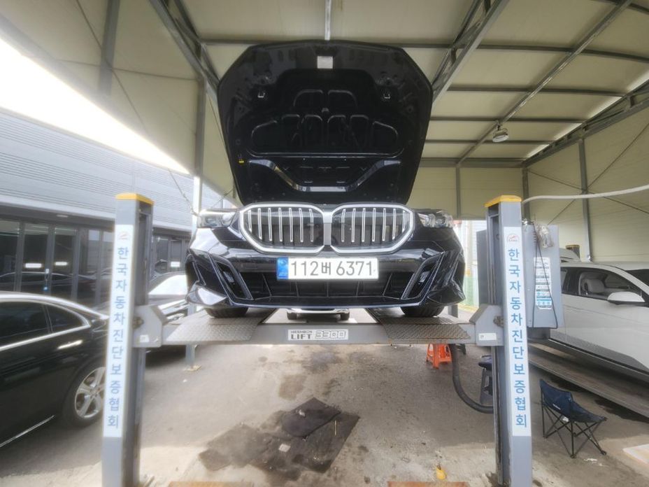 BMW 5-Series 2024
