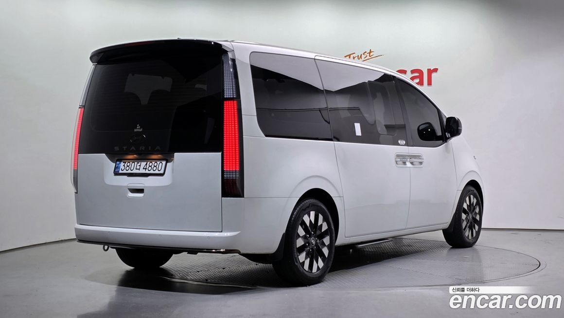 Hyundai Staria 2025