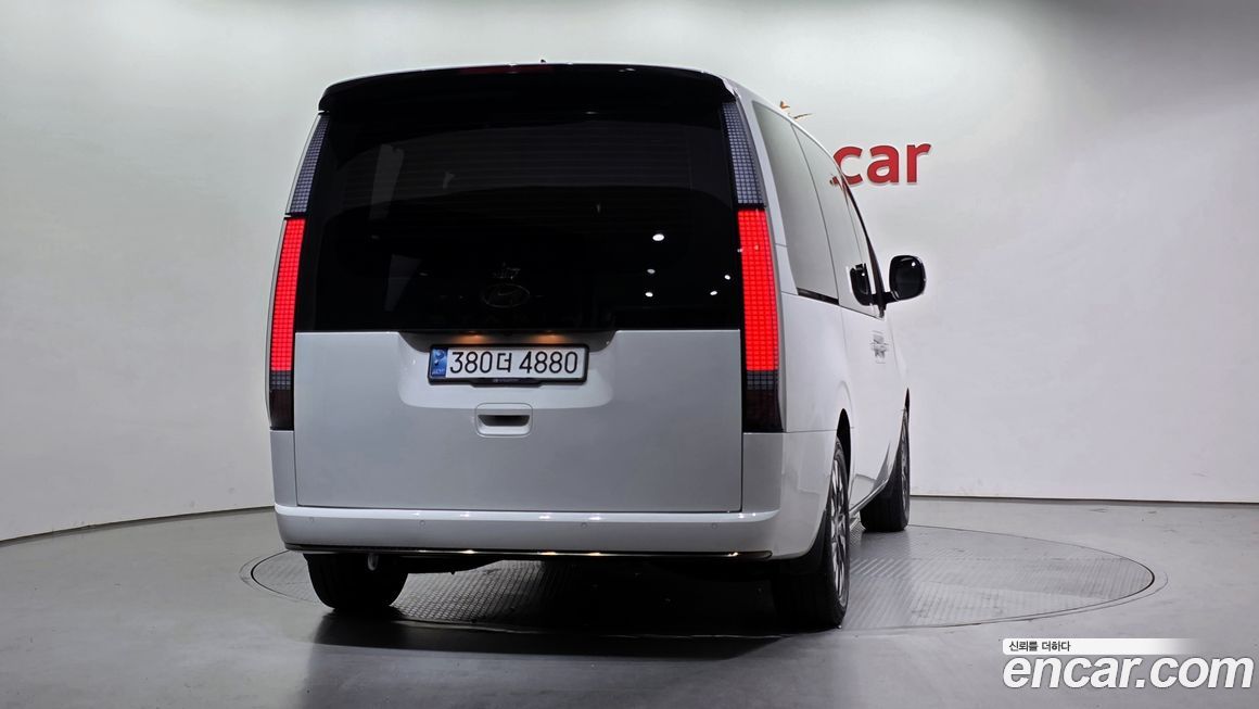 Hyundai Staria 2025