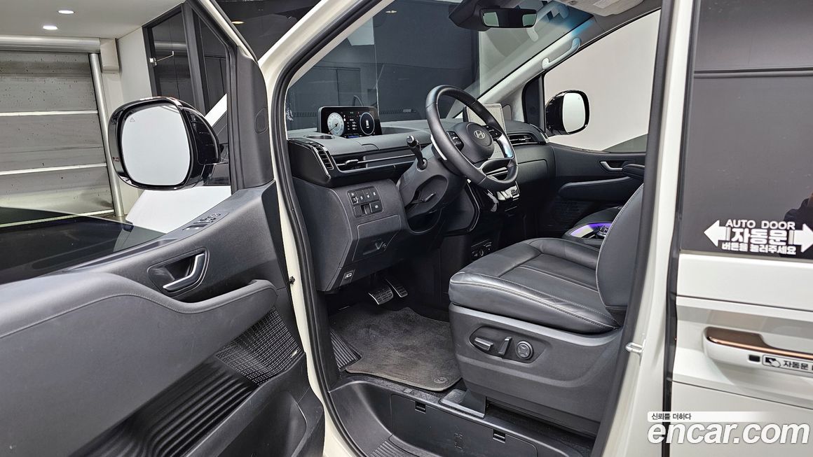 Hyundai Staria 2025