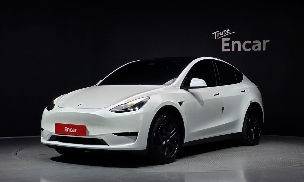 Tesla Model Y 2024