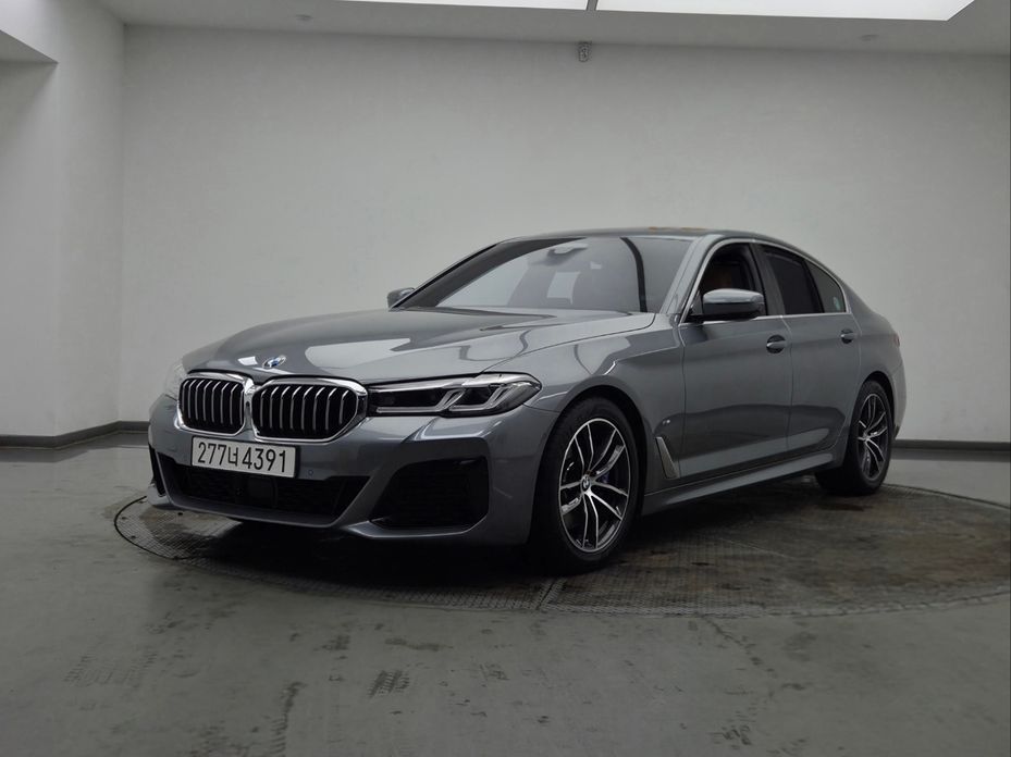 BMW 5-Series 2023