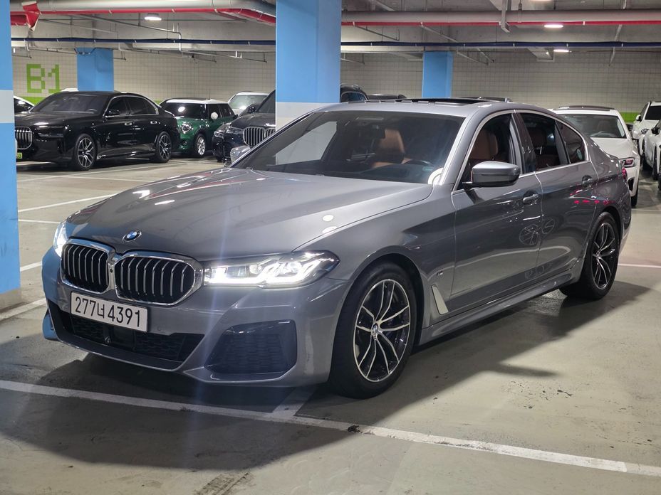BMW 5-Series 2023