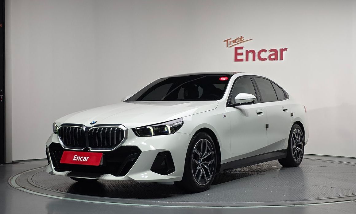 BMW 5-Series 2024