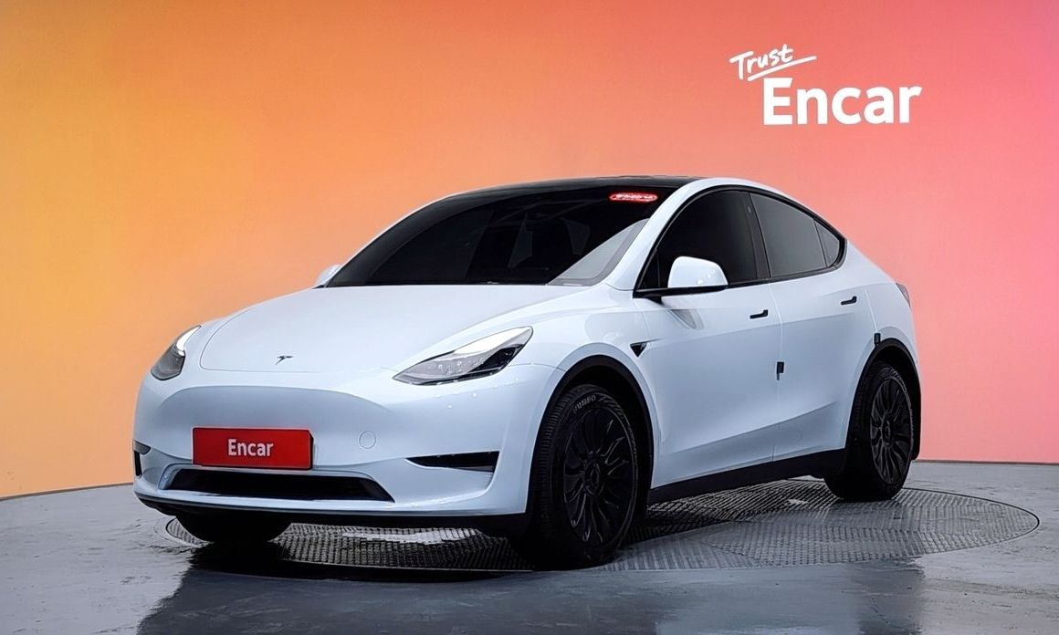 Tesla Model Y 2024