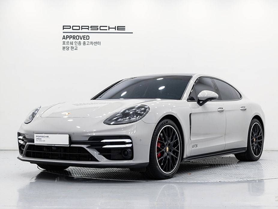 Porsche Panamera 2023