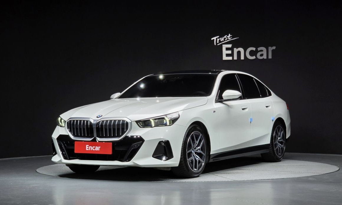 BMW 5-Series 2024