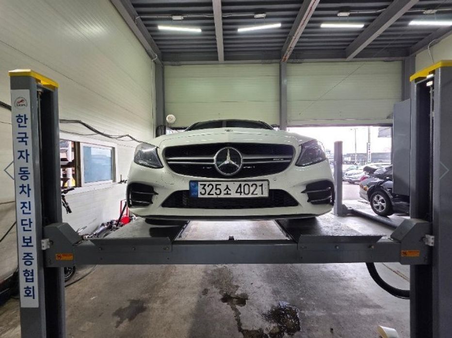 Mercedes-Benz C-Class 2021