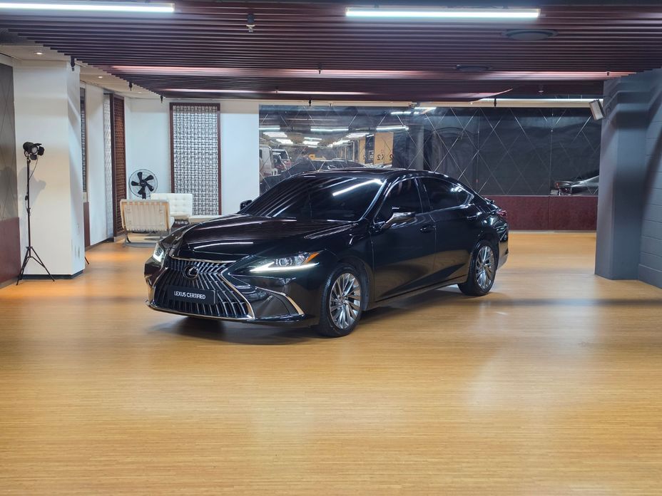 Lexus ES 2023