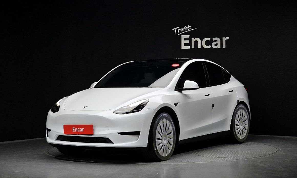 Tesla Model Y 2024
