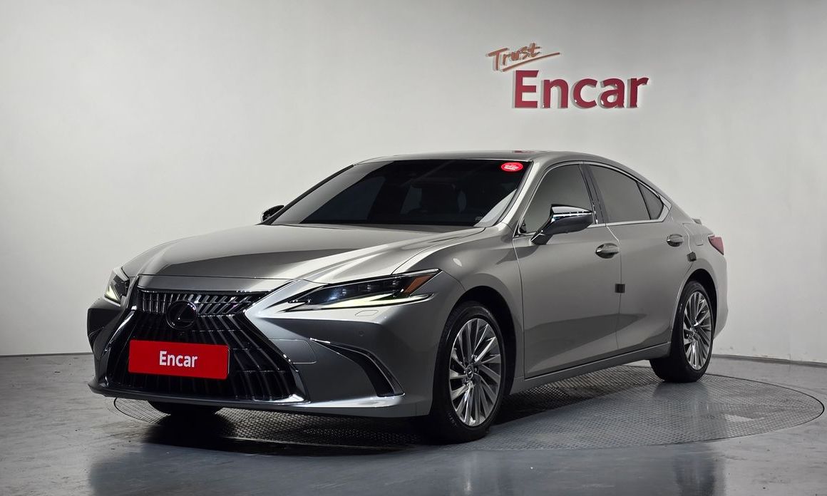 Lexus ES 2025