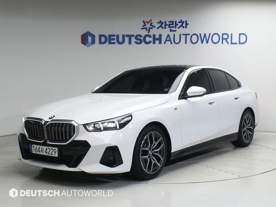 BMW 5-Series 2024
