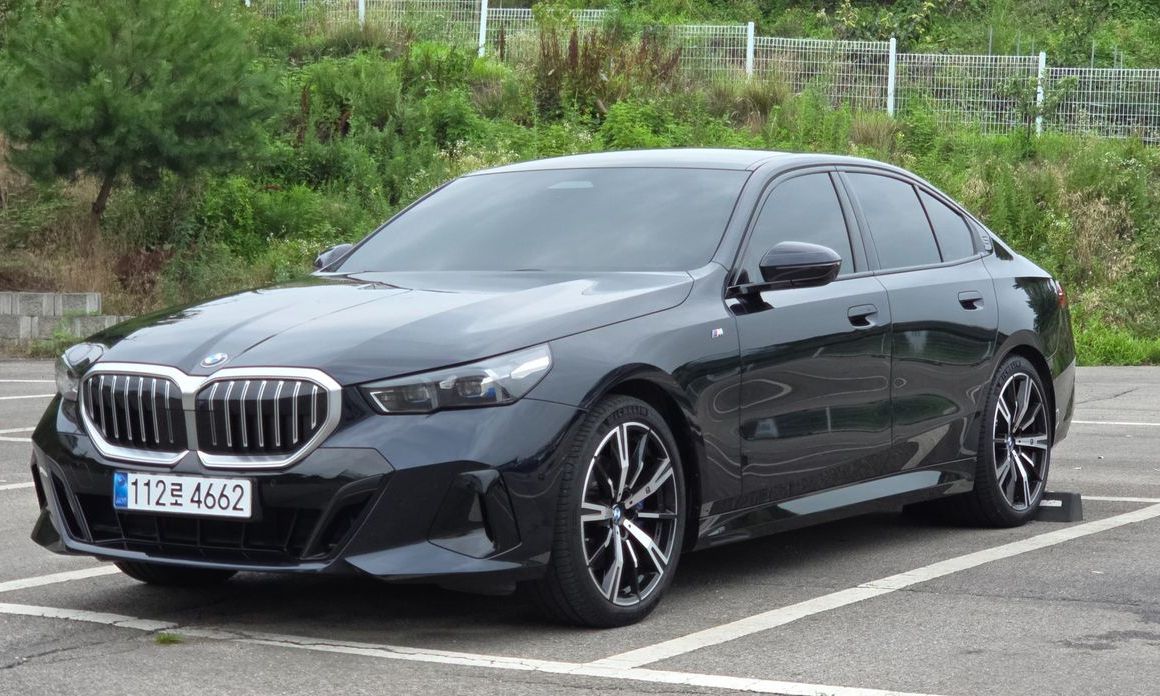 BMW 5-Series 2025