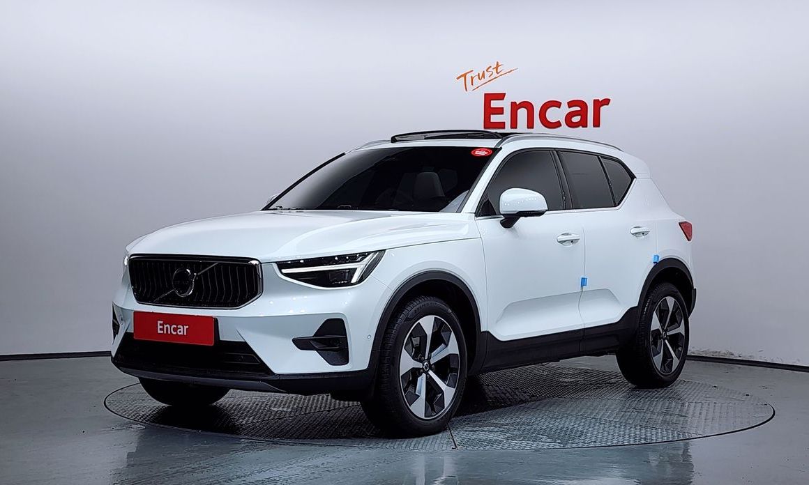 Volvo XC40 2025
