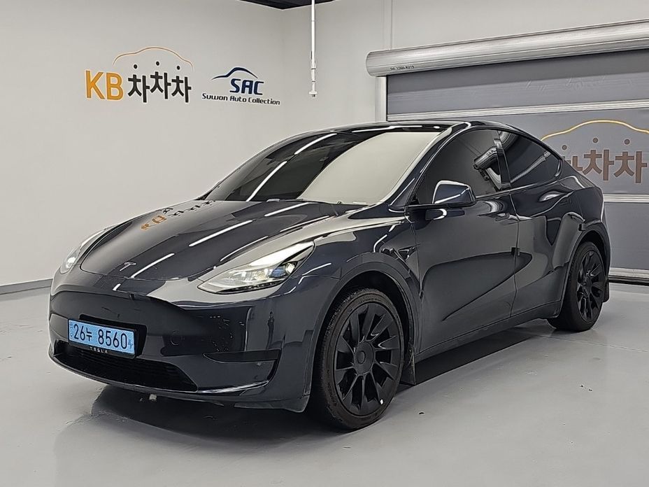 Tesla Model Y 2025
