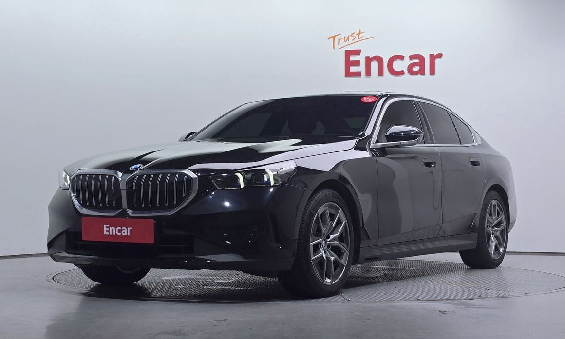 BMW 5-Series 2024