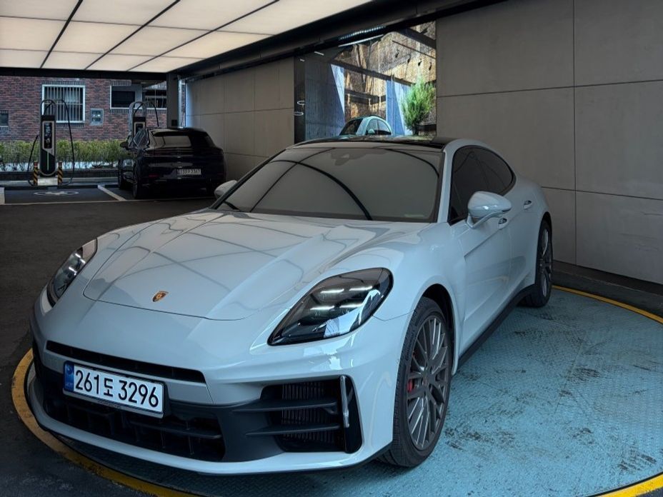 Porsche Panamera 2025