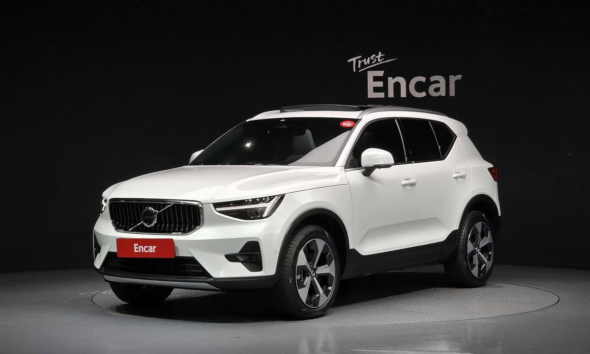 Volvo XC40 2025
