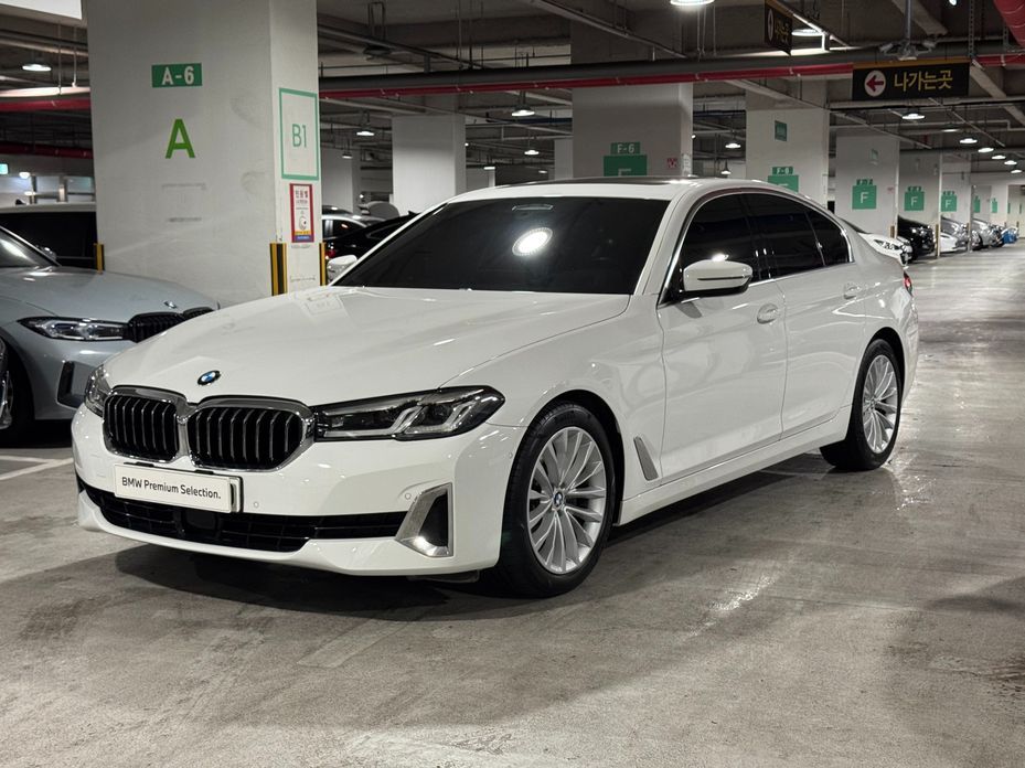 BMW 5-Series 2023