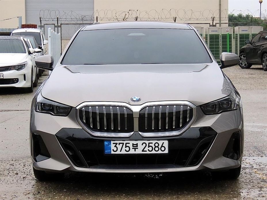 BMW 5-Series 2025