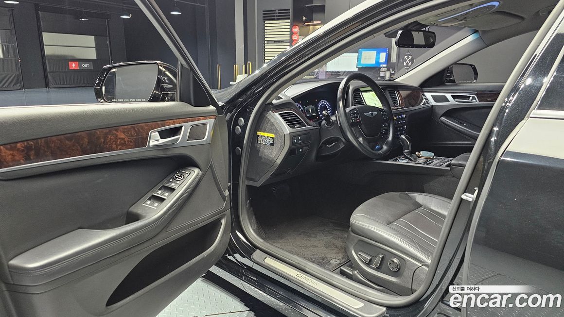 Hyundai Genesis 2016