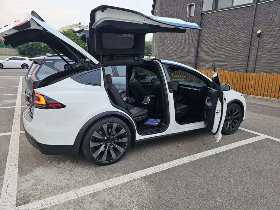 Tesla Model X 2023