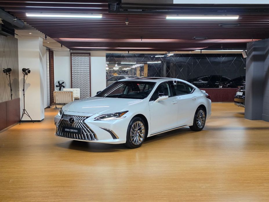 Lexus ES 2026