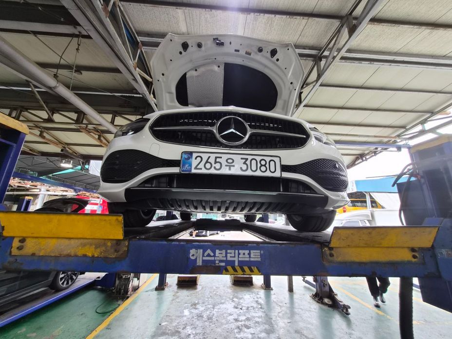 Mercedes-Benz C-Class 2025