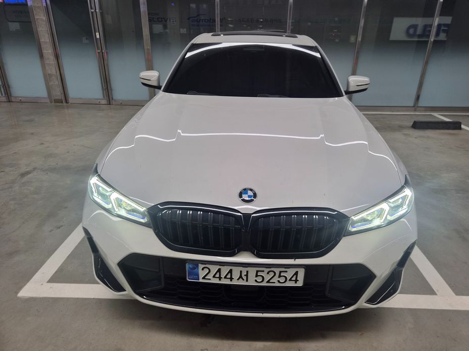 BMW 3-Series 2023