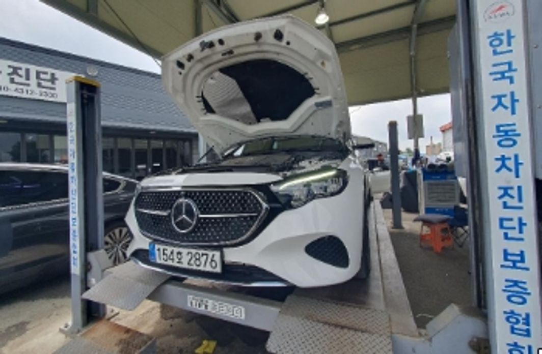 Mercedes-Benz E-Class 2024