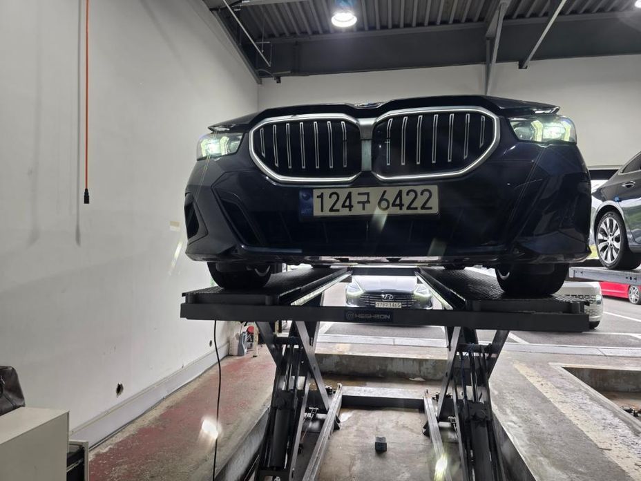 BMW 5-Series 2024