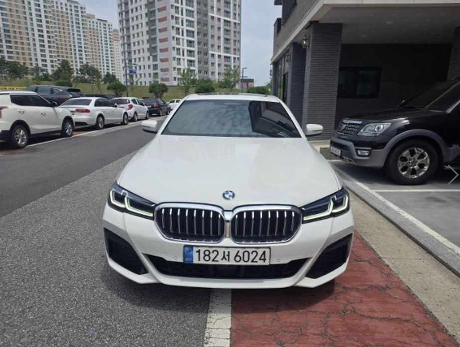 BMW 5-Series 2023